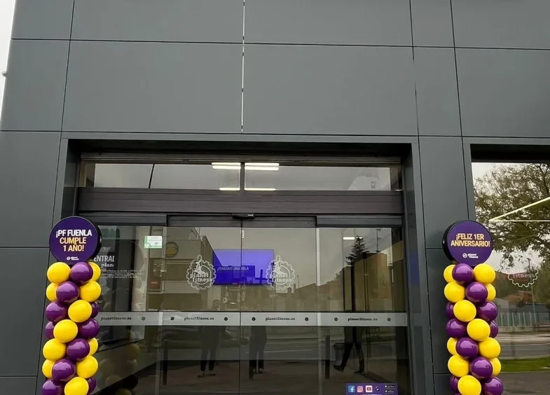 Planet Fitness Bisan Columna Display 3