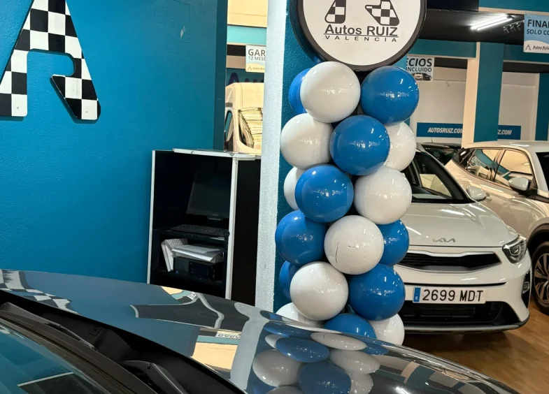 Columna Bisan con Display Trabajo Autos Ruiz Concesionario 6