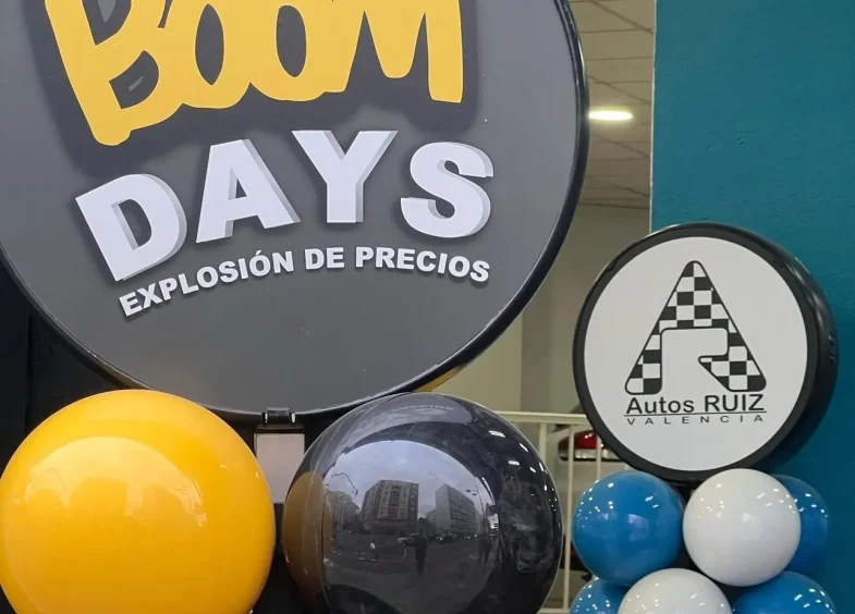 Columna Bisan con Display Trabajo Autos Ruiz Concesionario 1