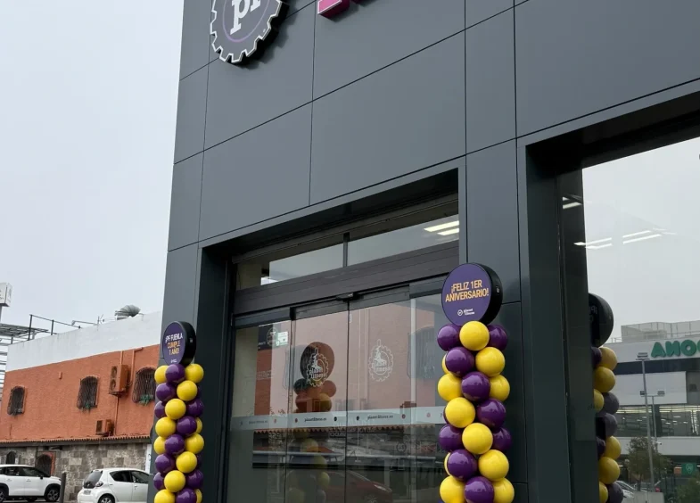 Planet Fitness Bisan Columna Display 4
