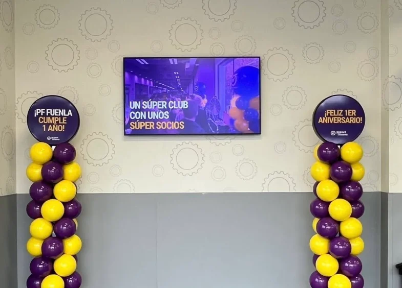 Planet Fitness Bisan Columna Display 2