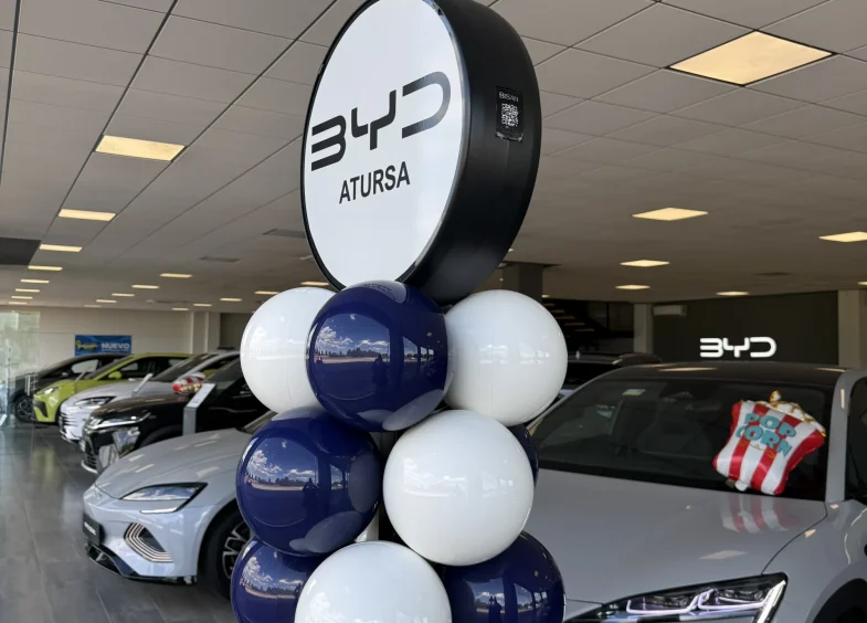 BYD Atursa Valencia Estructura Bisan con Display 2