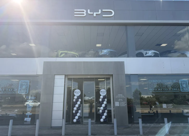 BYD Atursa Valencia Estructura Bisan con Display 3