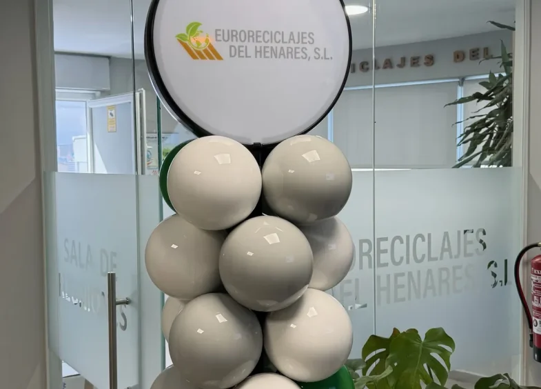 Columna BISAN con display de Euroreciclajes del Henares