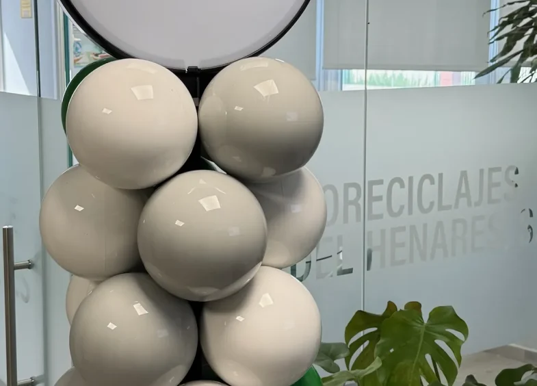 Columna BISAN con display de Euroreciclajes del Henares